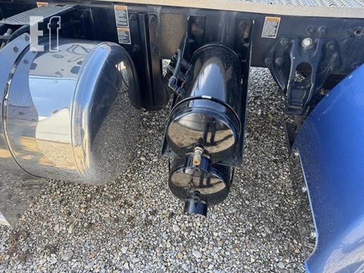 2019-peterbilt-579-image-24