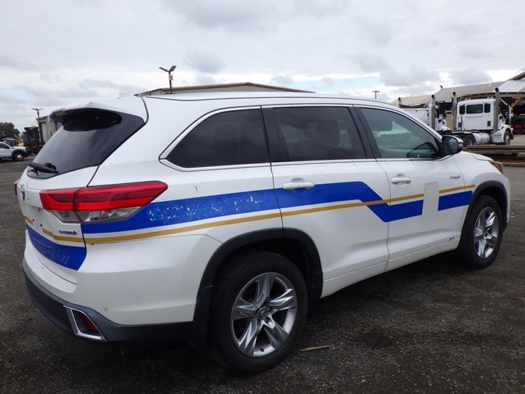 2017-toyota-highlander-image-3