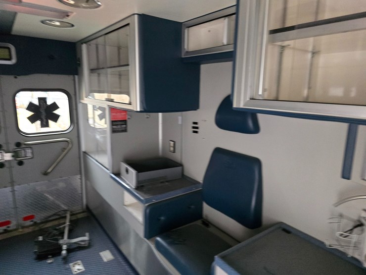 2010-ford-e450-image-45