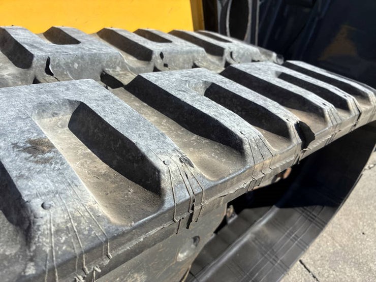 new-holland-c334-image-31