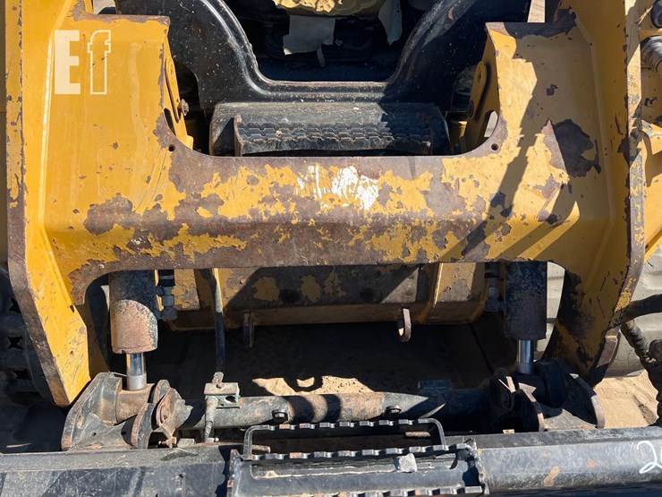 2016-caterpillar-259d-image-10
