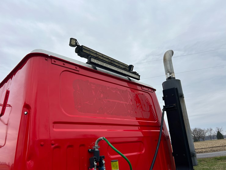 #95-•-volvo-semi-image-18