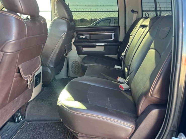 2017-dodge-ram-3500-image-8