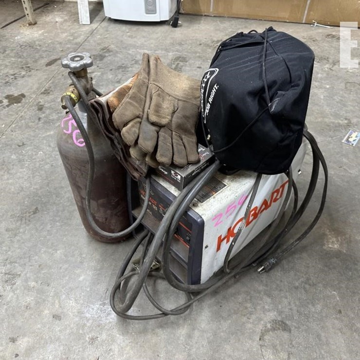 HOBART HANDLER 125 WELDER & SUPPLIES