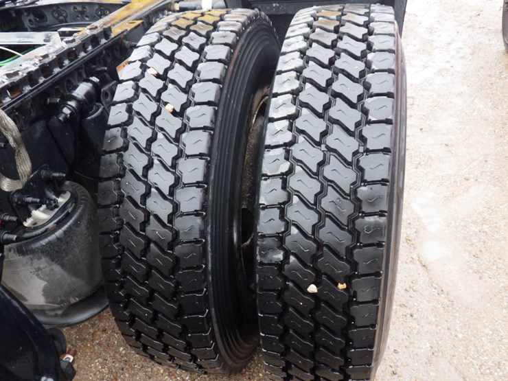 2019-freightliner-cascadia-126-image-7