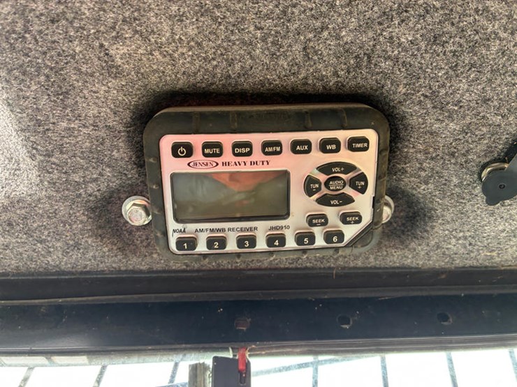 new-holland-l230-image-28