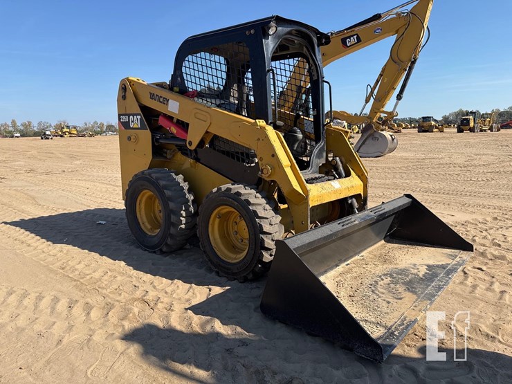 2019-caterpillar-226d-image-4