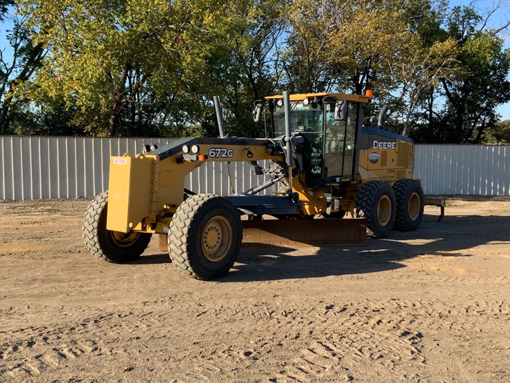 2016-deere-672g-image-1