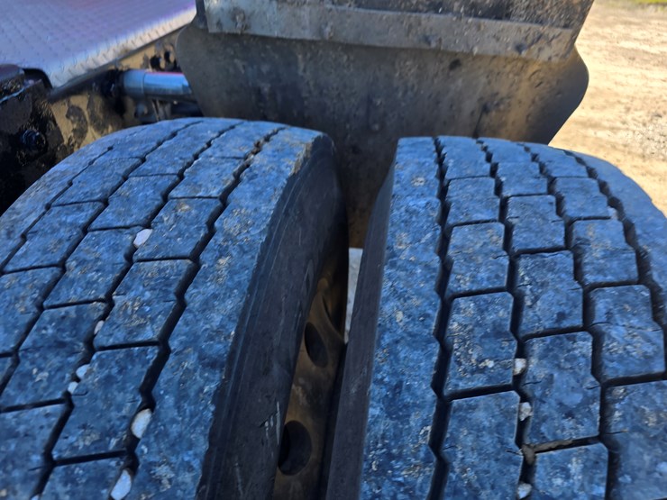 2005-peterbilt-379-image-113