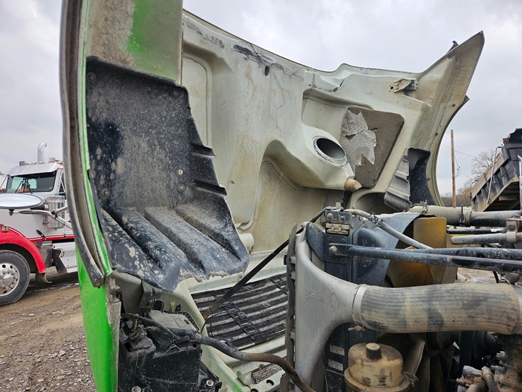 freightliner-columbia-120-image-64