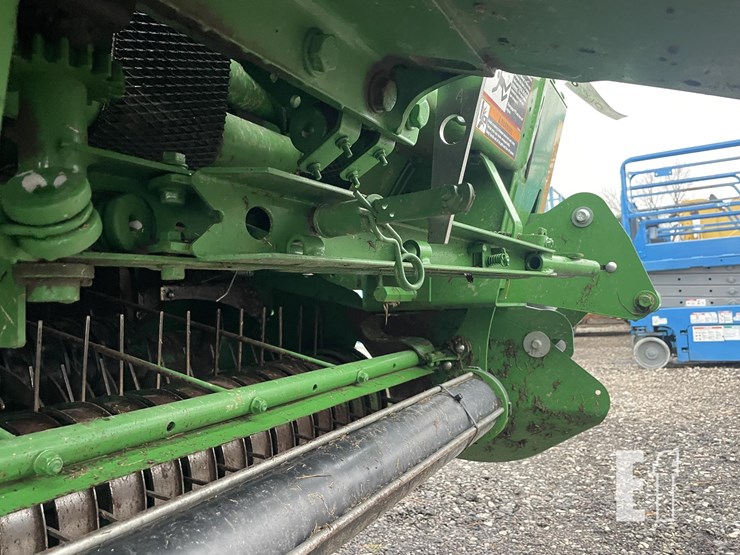 2022-john-deere-560m-image-21