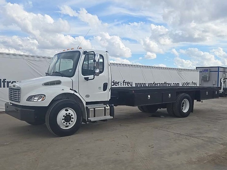 2021-freightliner-m2-106-image-1