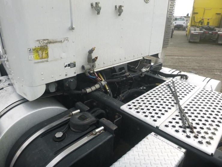 2012-kenworth-t800-image-9