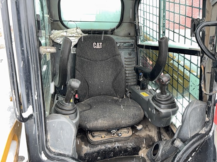 2015-caterpillar-246d-image-10