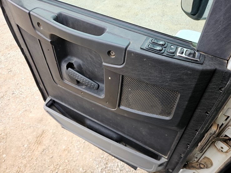 freightliner-122sd-image-94