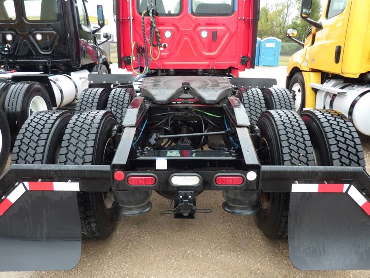 freightliner-cascadia-126-image-10