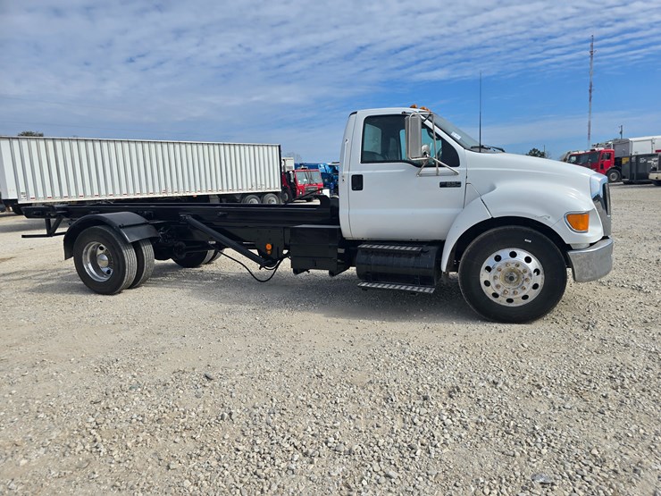 2004-ford-f650-image-33