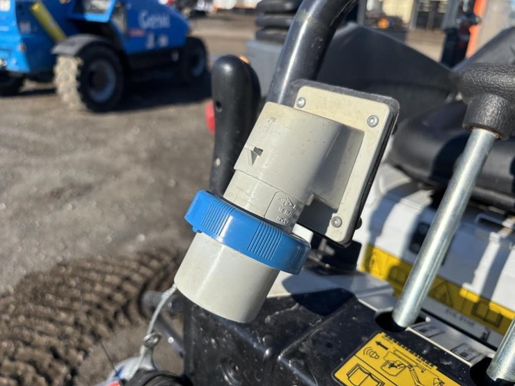 2022-bobcat-e10e-hydraulic-excavator-image-37