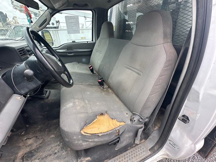 2004-ford-f350-xl-image-19