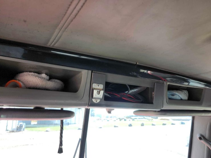 2011-kenworth-t800-image-24