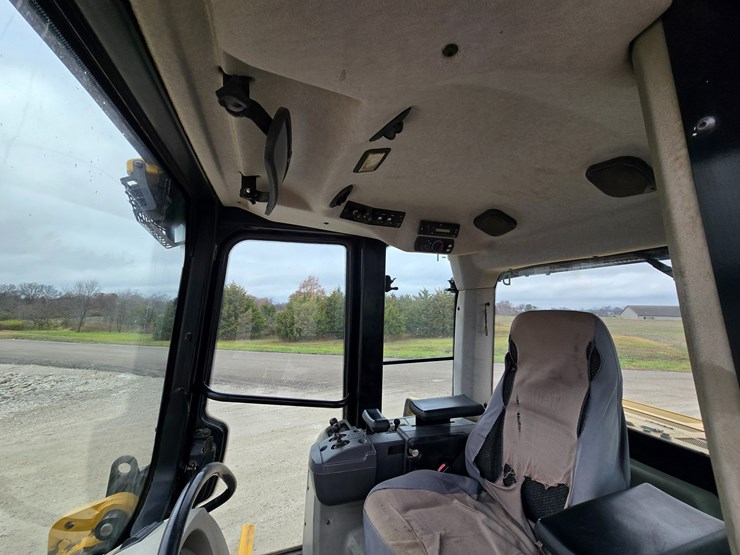 caterpillar-953d-image-104