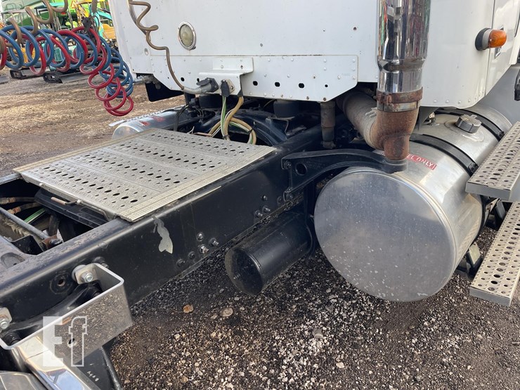 freightliner-columbia-120-image-27