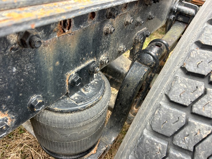 #95-•-volvo-semi-image-35