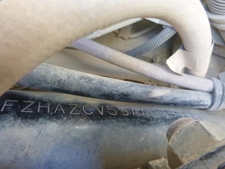 2009-sterling-lt9500-image-29