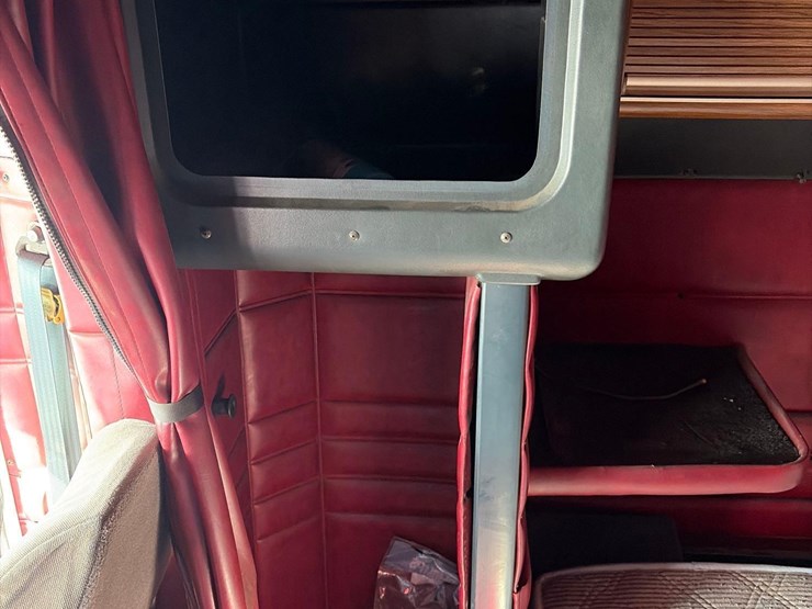 1999-peterbilt-379-image-26