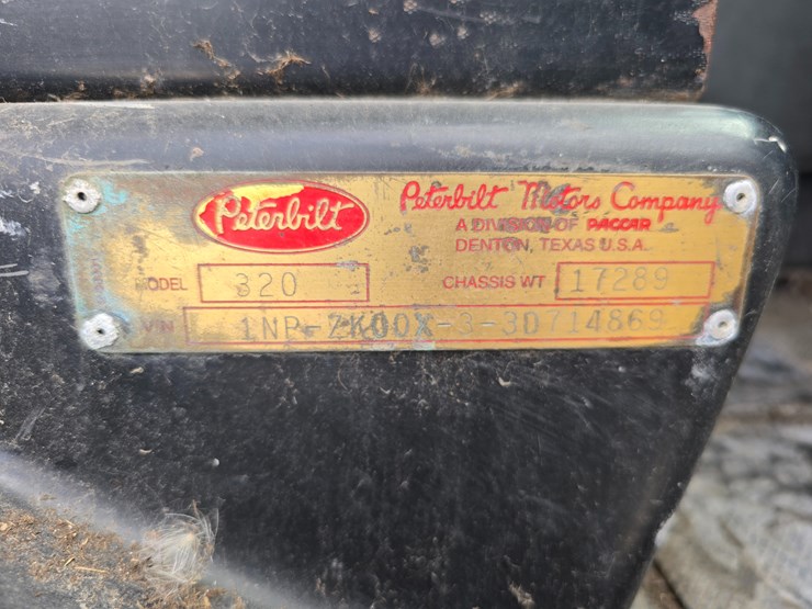 2003-peterbilt-320-image-42