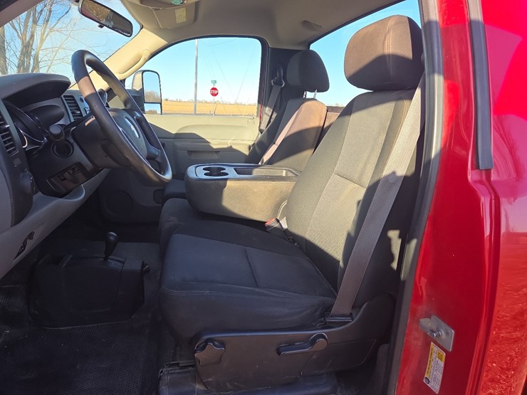 2010-chevrolet-2500hd-image-32