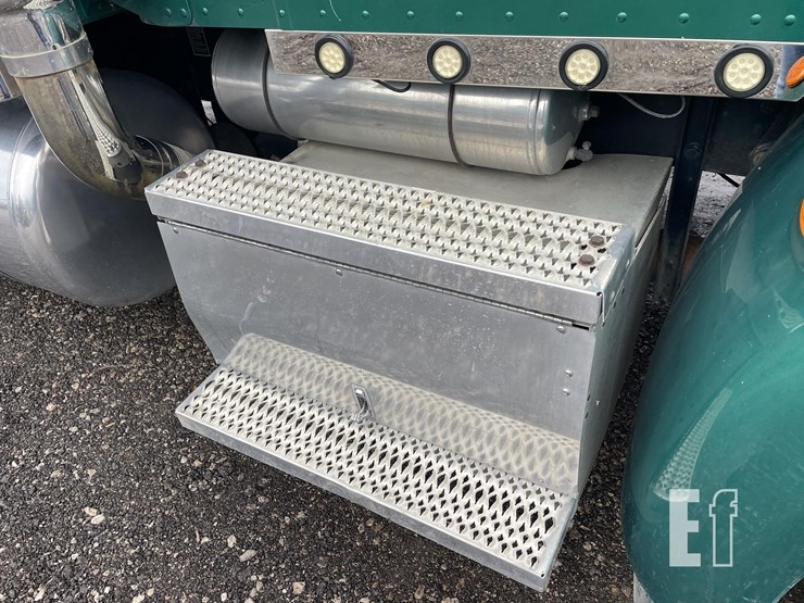 2009-peterbilt-386-image-12