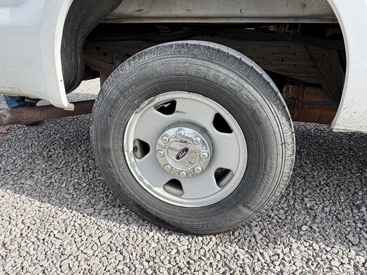 2006-ford-f250-xl-image-10