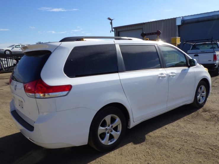 toyota-sienna-image-3