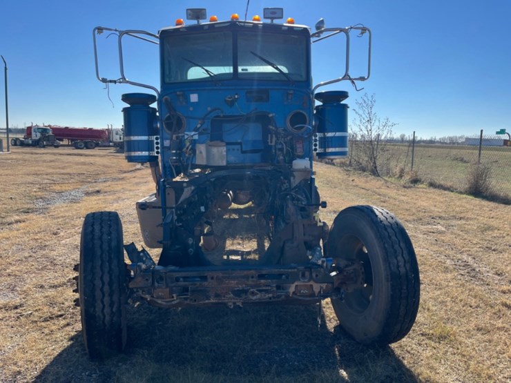 2011-peterbilt-367-image-2