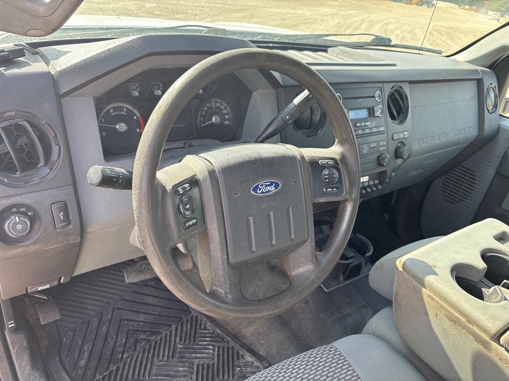 2011-ford-f550-image-11