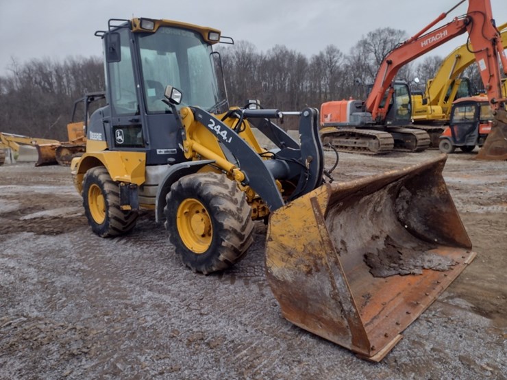 deere-244j-image-31