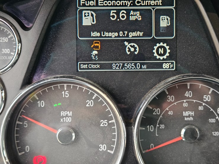 peterbilt-579-image-64