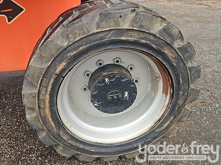 2016-jlg-800aj-image-9