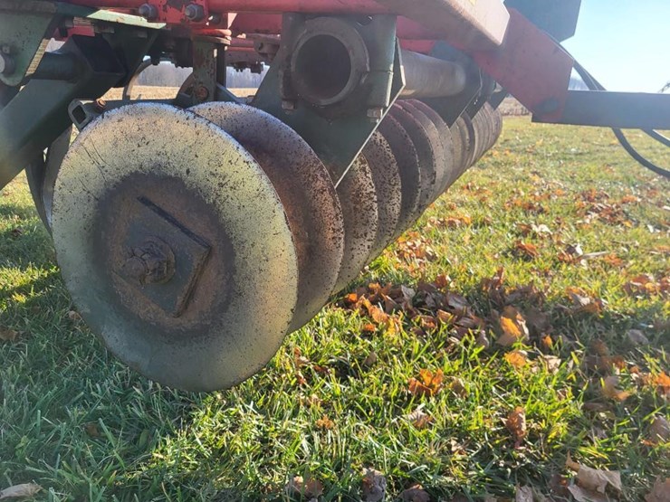 brillion-9-shank-soil-saver-image-12