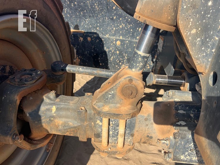 2018-jlg-742-image-14