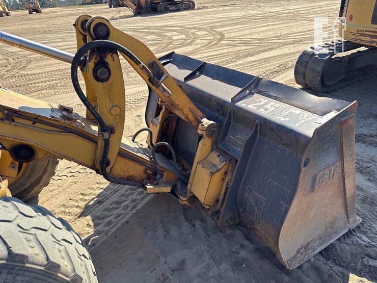 caterpillar-906-image-13