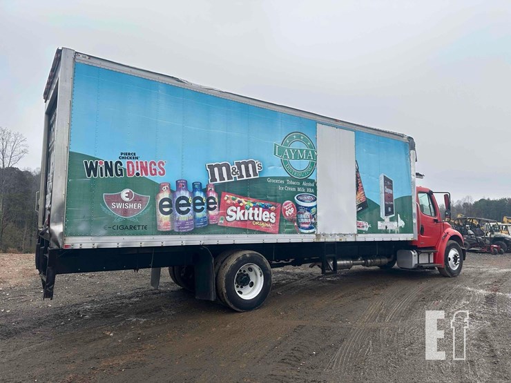 2016-freightliner-business-class-m2-106-image-5