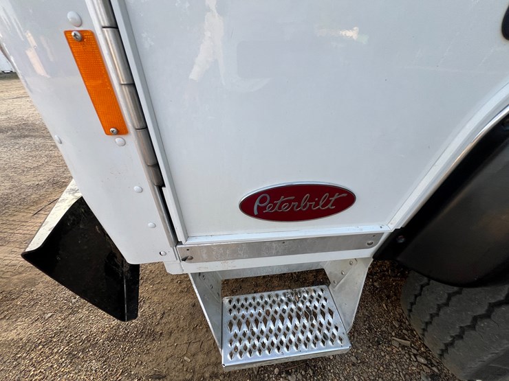 peterbilt-520-image-62