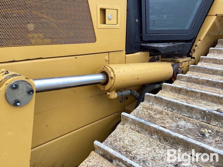 2017-caterpillar-d6n-lgp-image-16