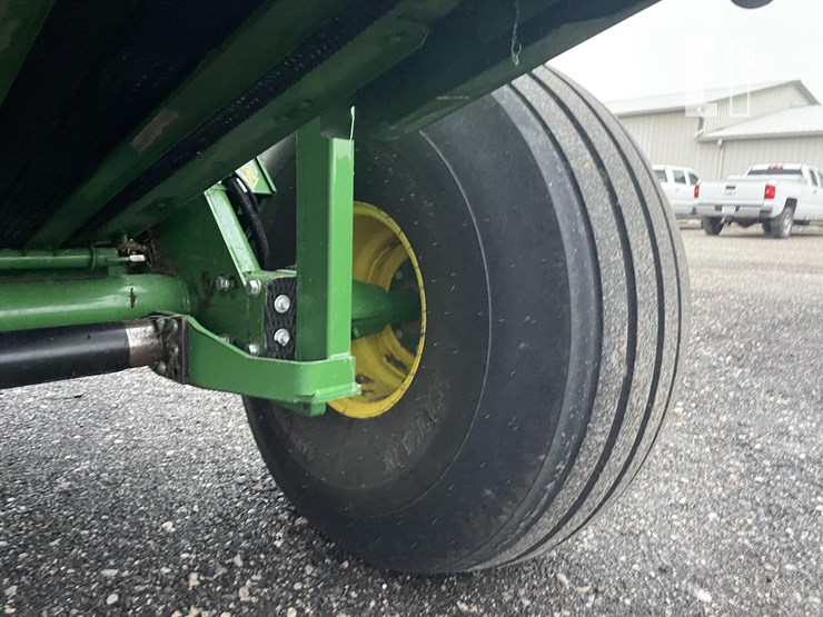 2022-john-deere-560m-image-36