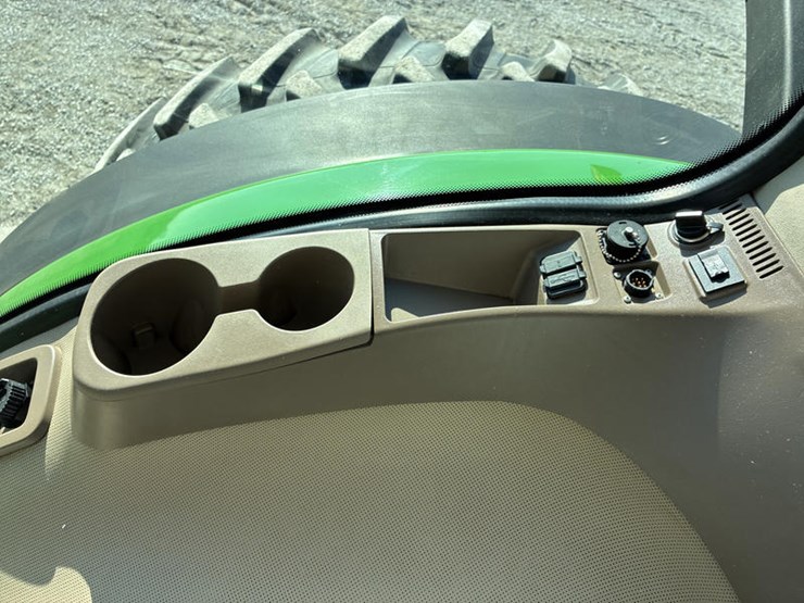 john-deere-8320r-image-80