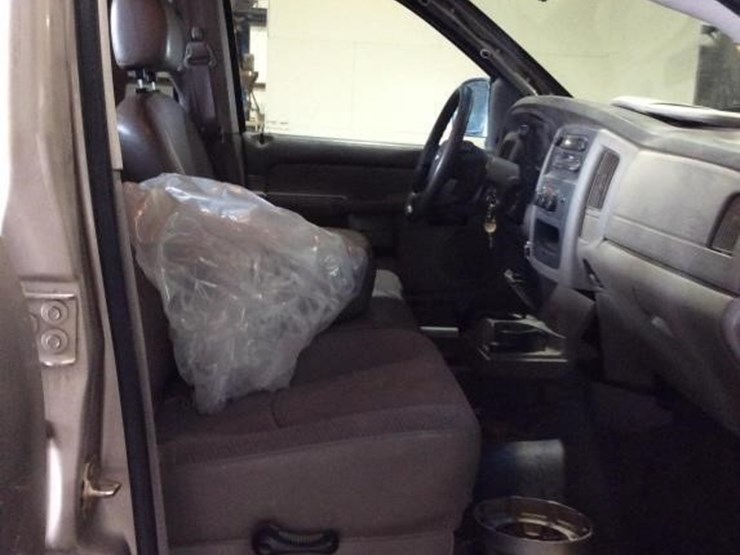 2005-dodge-2500-image-9