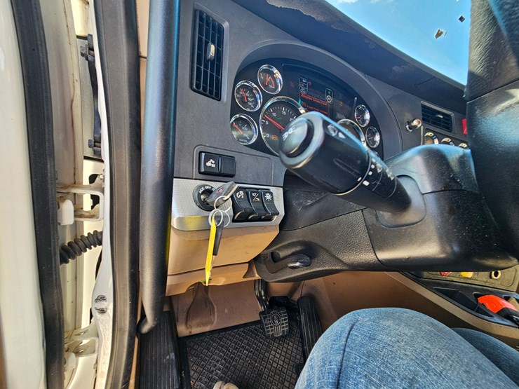 2021-kenworth-t680-image-53