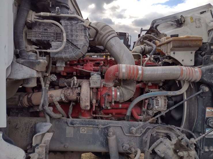 peterbilt-567-image-14